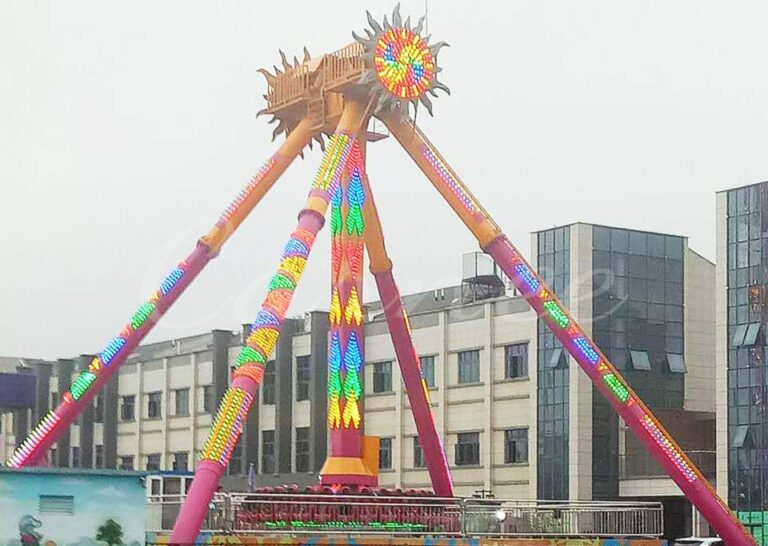 Giant Pendulum Amusement Ride