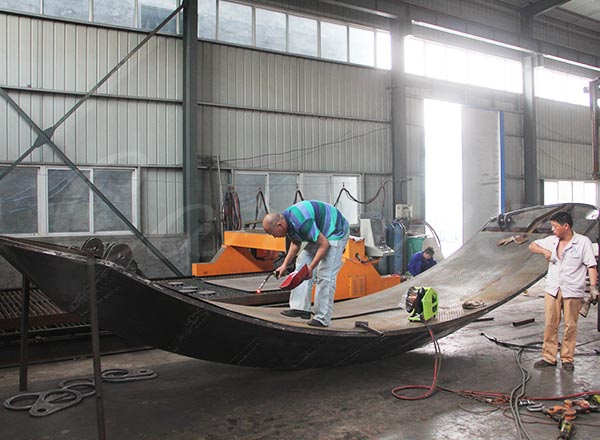 Fiberglass cabin production process of 24 seat pirate ship amusement ride