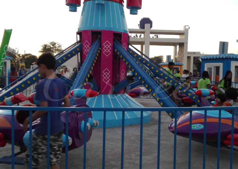 Self-control airplane ride for parks