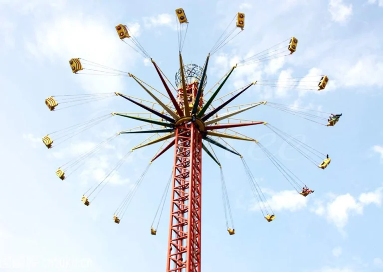 Amusement Park giant swing tower ride