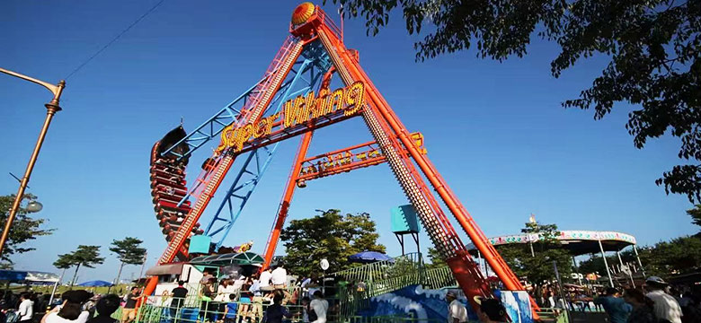 amusement park pirate ship ride