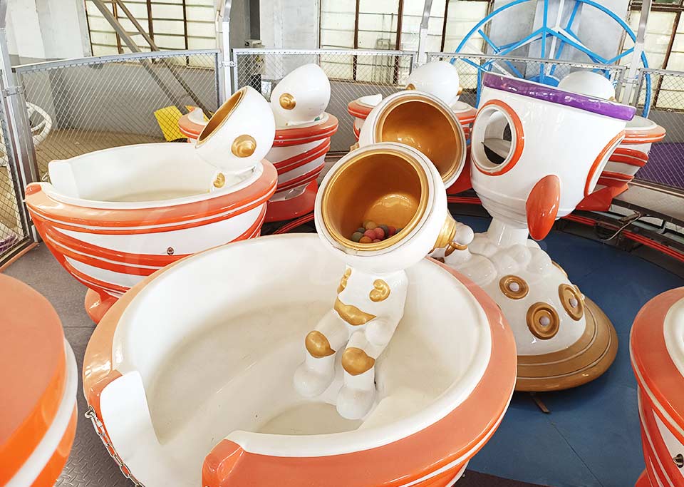 Galaxy Storm Spray Ball Ride - Seats with Astronaut Theme