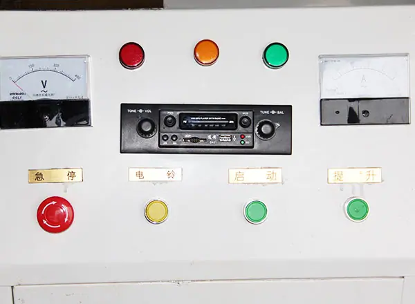 Sistema de control eléctrico de la atracción de feria Barco Pirata