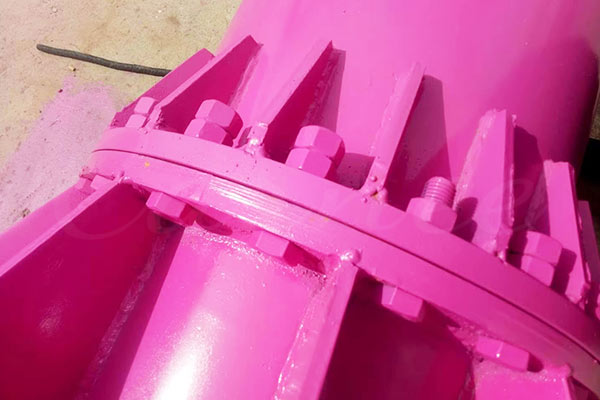 Flange connection and High strength bolts: make the assemblyment easy and safe.