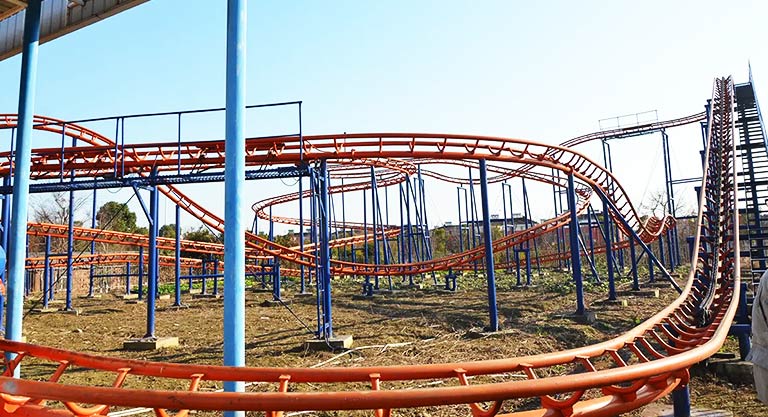 Customizable track layout for backyard roller coasters, featuring various shapes and configurations for thrilling experiences.