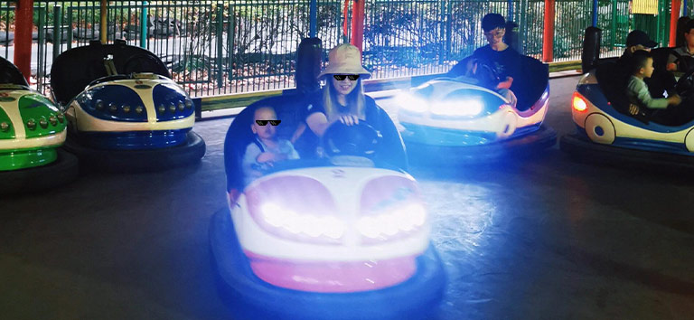 how do bumper cars work