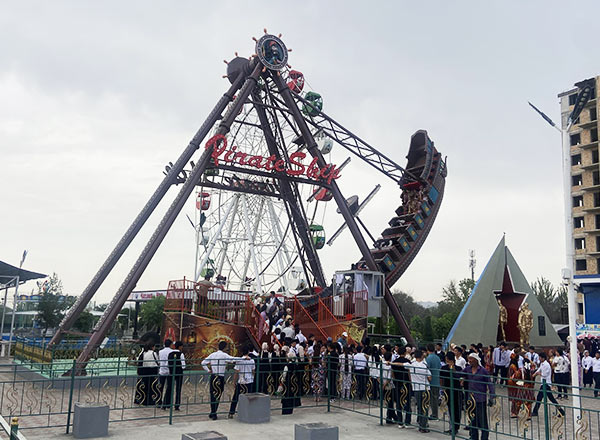 pirate ship ride amusement park