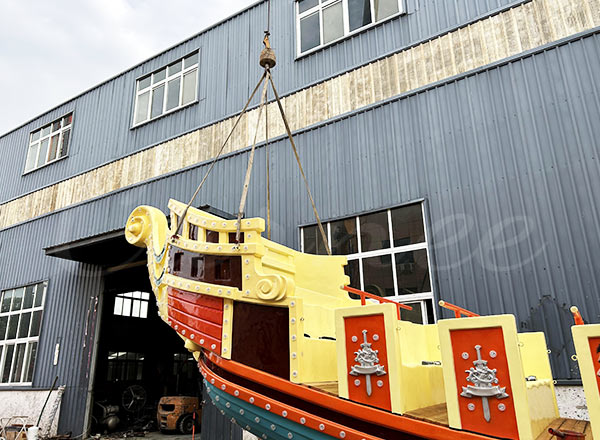 fabricante de atracciones en barcos piratas