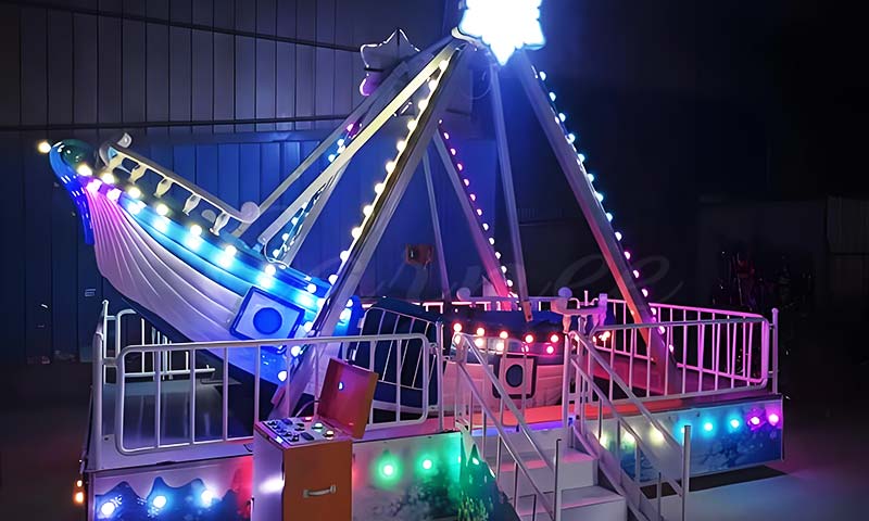 لعبة ركوب سفينة فايكنج الصغيرة المزودة بأضواء LED مثبتة في ملعب داخلي، ركوب سفينة القراصنة ذات 12 مقعداً للأطفال من كارني رايدز