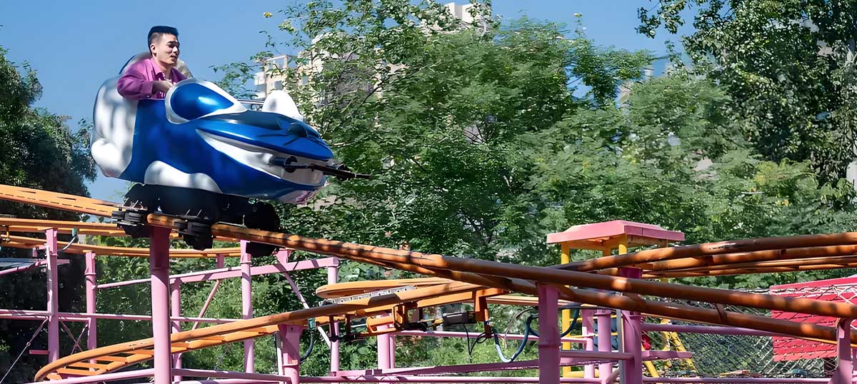 Compact Wild Mouse roller coaster for kids with blue mouse-shaped car running through tight turns