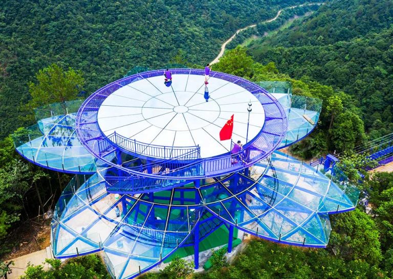 Customized observation tower with flower-shaped steel structure and glass platform