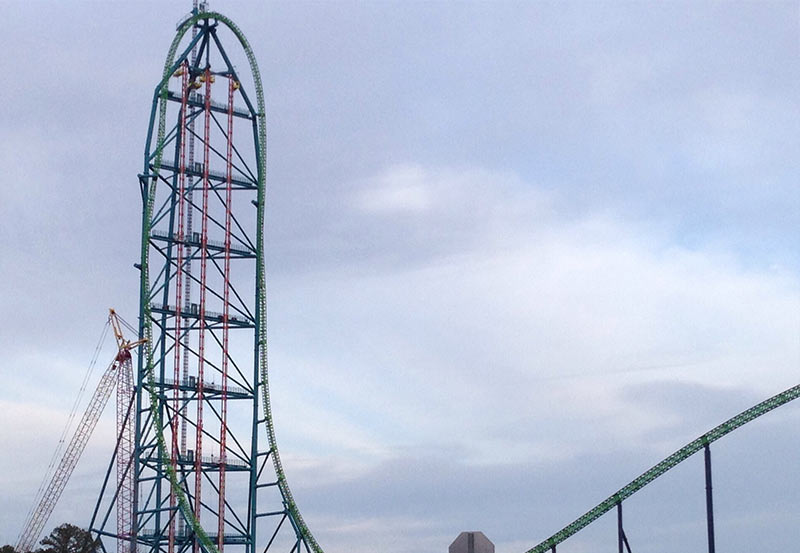 Zumanjaro: Drop of Doom di Six Flags Great Adventure, menara terjun tertinggi di dunia, menawarkan terjun bebas yang mendebarkan dari ketinggian 415 kaki.