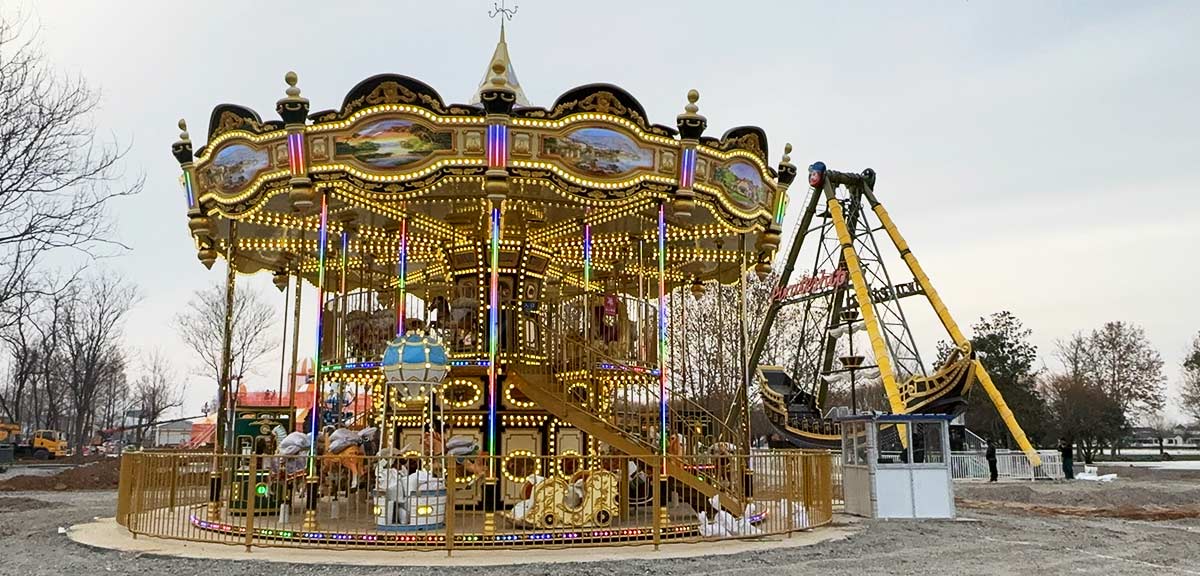 48 seats luxury merry-go-round successfully installed in Russia