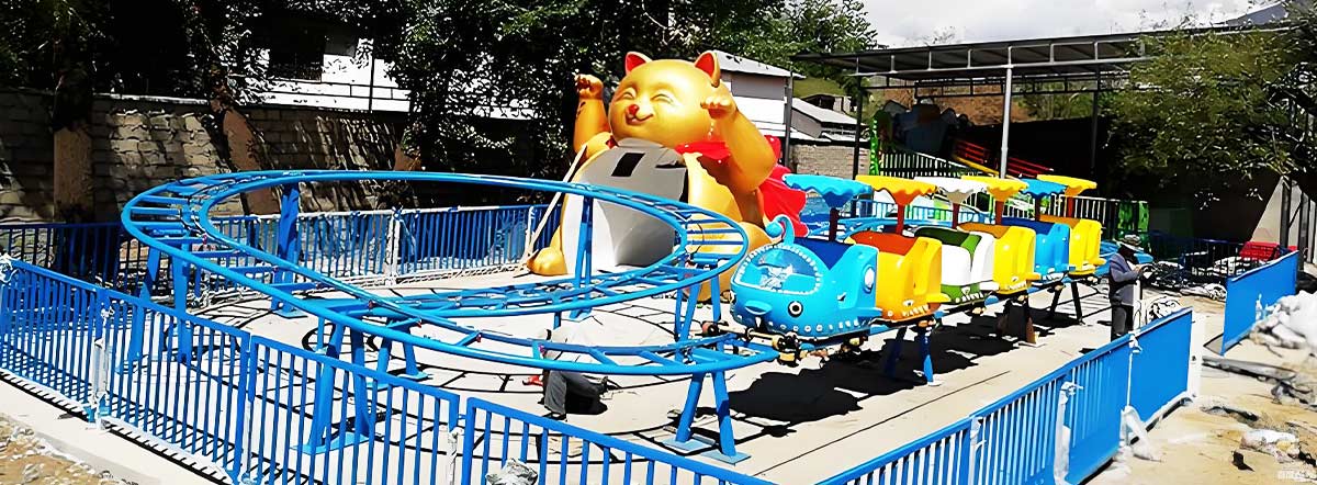 Custo da montanha-russa pequena do parque de diversões