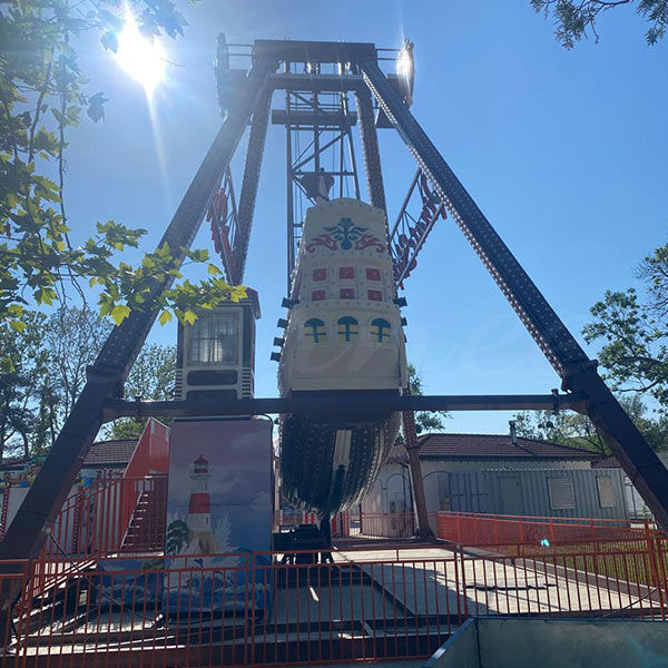 Carnee Rides’ 40-seat Pirate Ship Swing Ride installed in a public park in Russia, offering a thrilling and custom-themed experience for all ages.