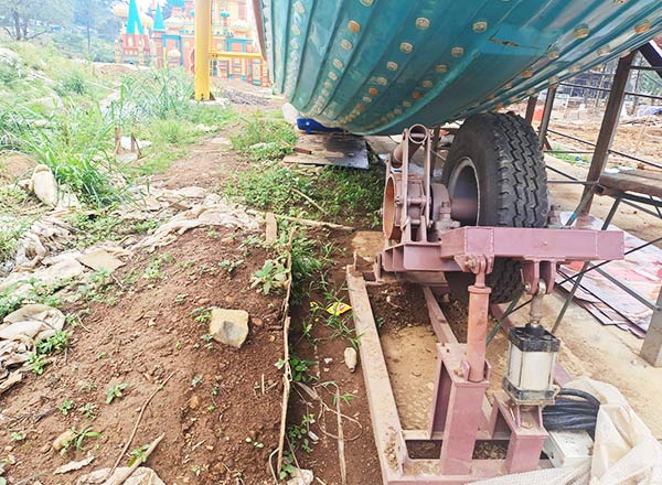 Installation of the hydraulic and mechanical systems under the pirate ship ride for stable operation.