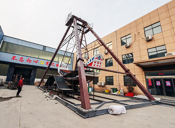 swinging pirate ship ride manufacturer carnee rides