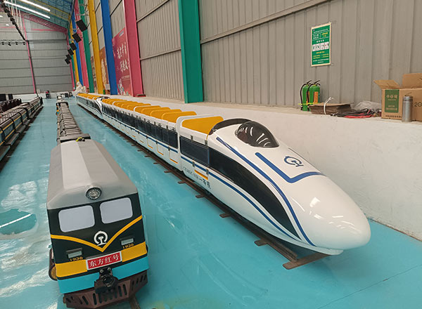 tren de alta velocidad para un parque de atracciones