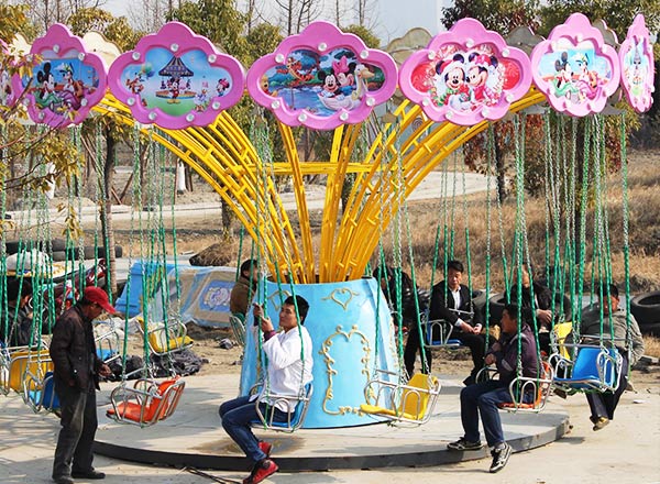 Cadeira voadora giratória de parque de diversões elétrica para crianças com novo design