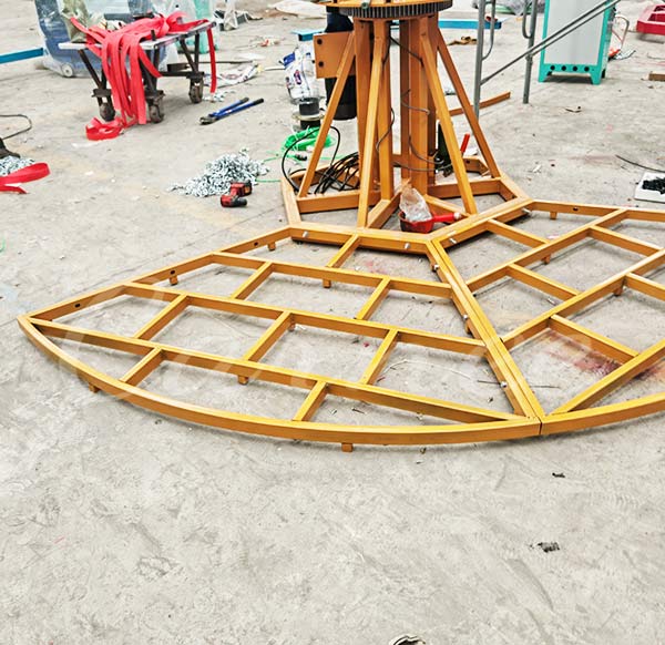 Fabricación de la estructura base de acero para el columpio de la silla voladora en la fábrica de equipos de atracciones