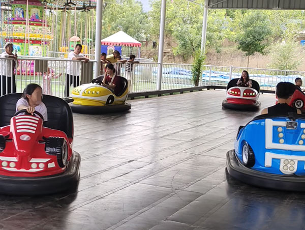 Производитель: Электромобиль на батарейках Dodgem Bumper Cars для детей