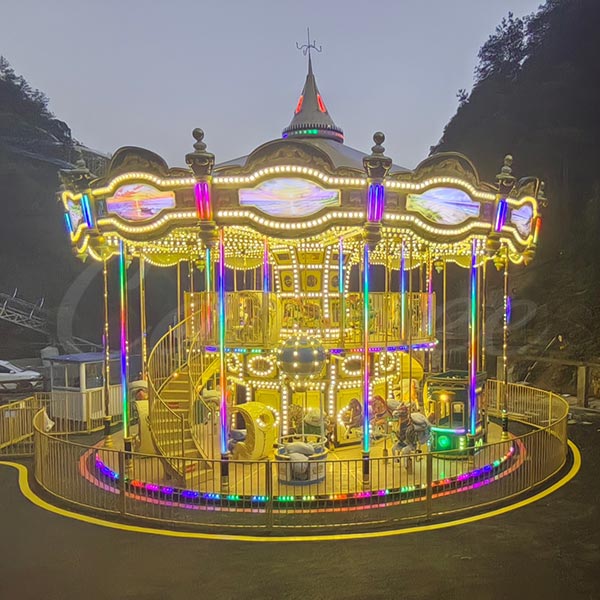 Una atracción de carrusel de doble piso y gran capacidad con aleros de FRP personalizados, diseñada por un fabricante líder de atracciones de carrusel para un parque temático de Vietnam.