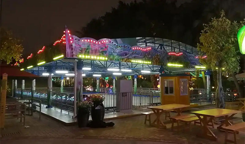 Arène d'autos tamponneuses de luxe pour les parcs d'attractions nocturnes, les zones de divertissement familial en plein air et les projets commerciaux d'autos tamponneuses.