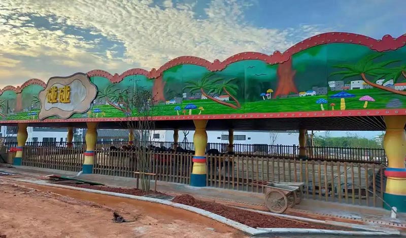 Projet d'auto-tamponneuse dans une zone pittoresque avec auvent à thème pour les attractions touristiques en plein air et les lieux d'amusement familiaux