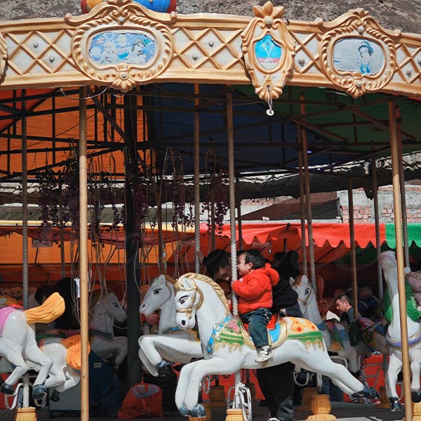 أفضل لعبة ترفيه دوّارة معدنية خارجية لعيد الميلاد في الهواء الطلق للبيع | مصنوعة في الصين لمتنزهات المغامرات ومراكز التسوق